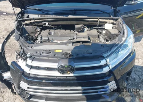 2018 Toyota Highlander Le z USA, uszkodzony, nr VIN 5TDZARFH3JS040688